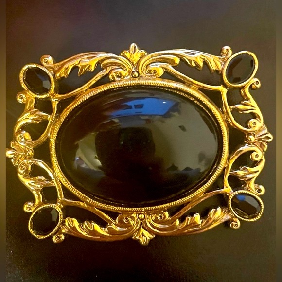 1928 Gold and Black Rectangle Brooch - Picture 2 of 12
